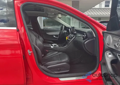 2016 Mercedes-Benz C 300 4Matic z USA, uszkodzony, nr VIN 55SWF4KB9GU114622